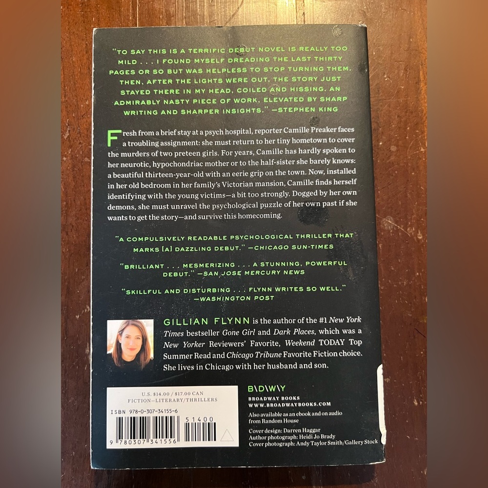 Gillian Flynn "Sharp Objects" -Paperback - Picture 2 of 2